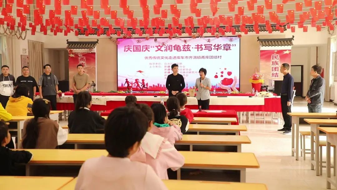 筆墨丹青沁芬百年 書畫展進鄉(xiāng)村訴說文化過年底色